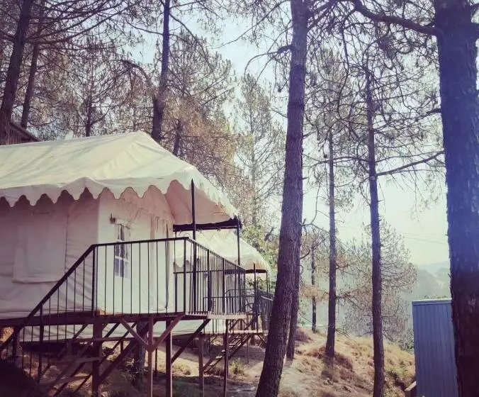 デラックスルーム, Paradise Pool Resort By Beyond Stay Nainital