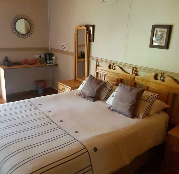 패밀리 룸, Castle With A View