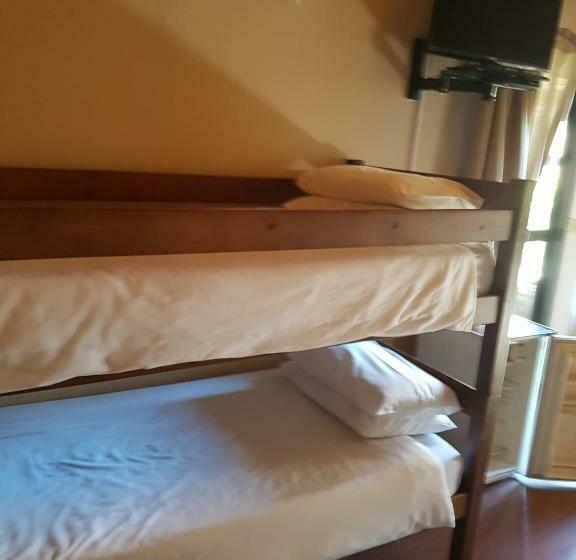 패밀리 룸, Castle With A View