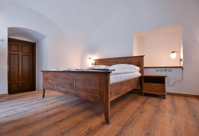 דירת חדר סופריור, Zámek Castle Račice   Předzámčí Forecastle