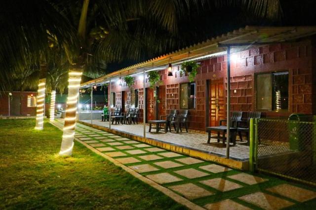 스탠다드 룸 킹사이즈 침대, Beach Village Resort