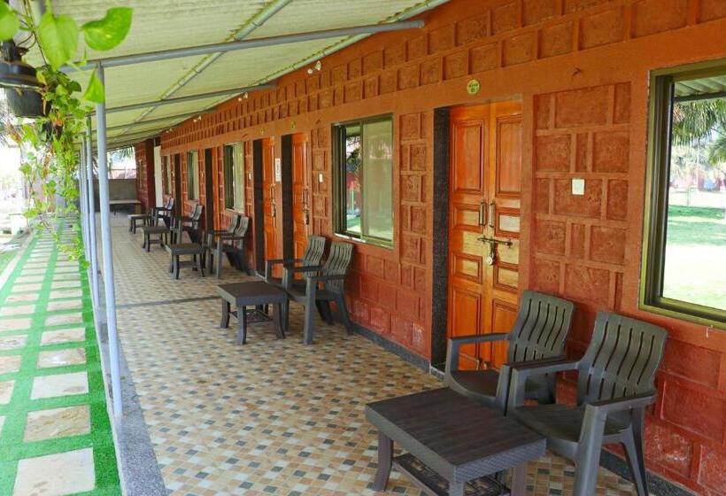 스탠다드 룸 킹사이즈 침대, Beach Village Resort