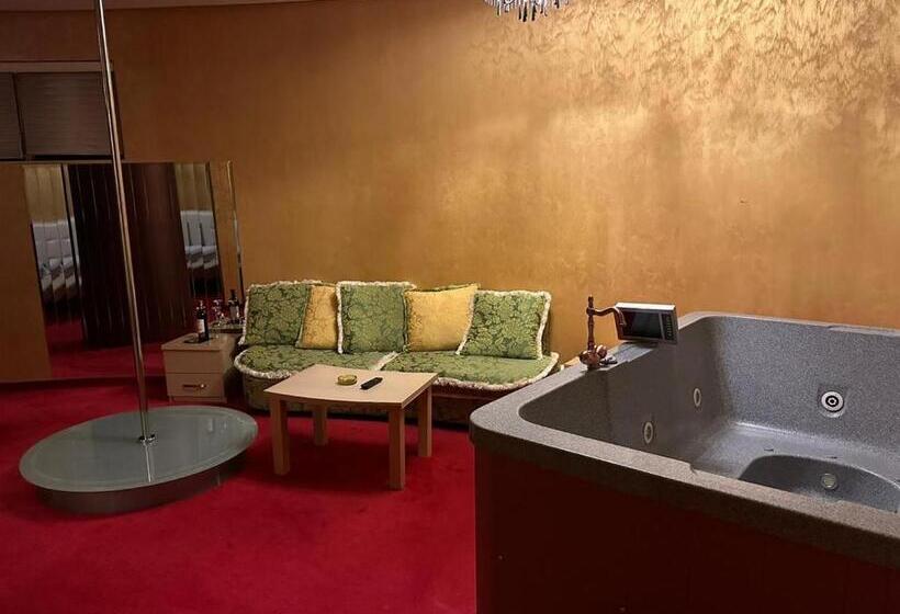 バスタブ付きスタンダードルーム, Gjuta