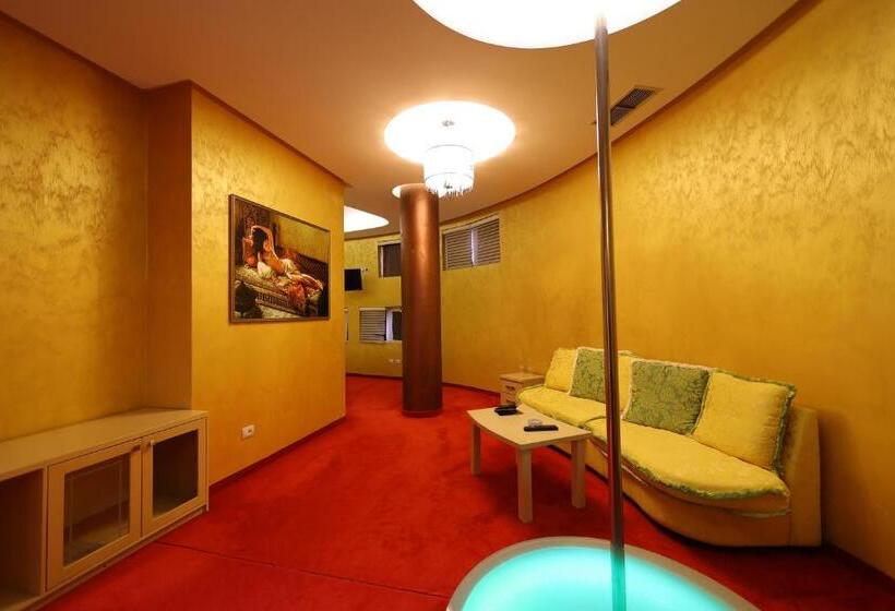 수피리어 룸, Gjuta