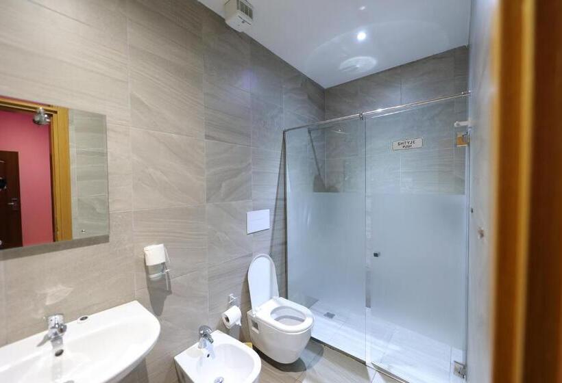 디럭스 룸, Gjuta