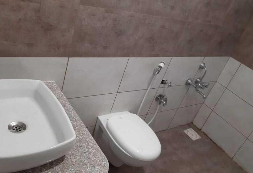 트리플 클래식 룸, Pop 701982 Camp Unity