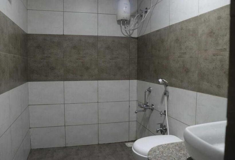 트리플 클래식 룸, Pop 701982 Camp Unity