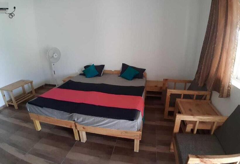 트리플 클래식 룸, Pop 701982 Camp Unity