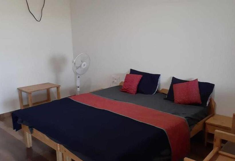 트리플 클래식 룸, Pop 701982 Camp Unity