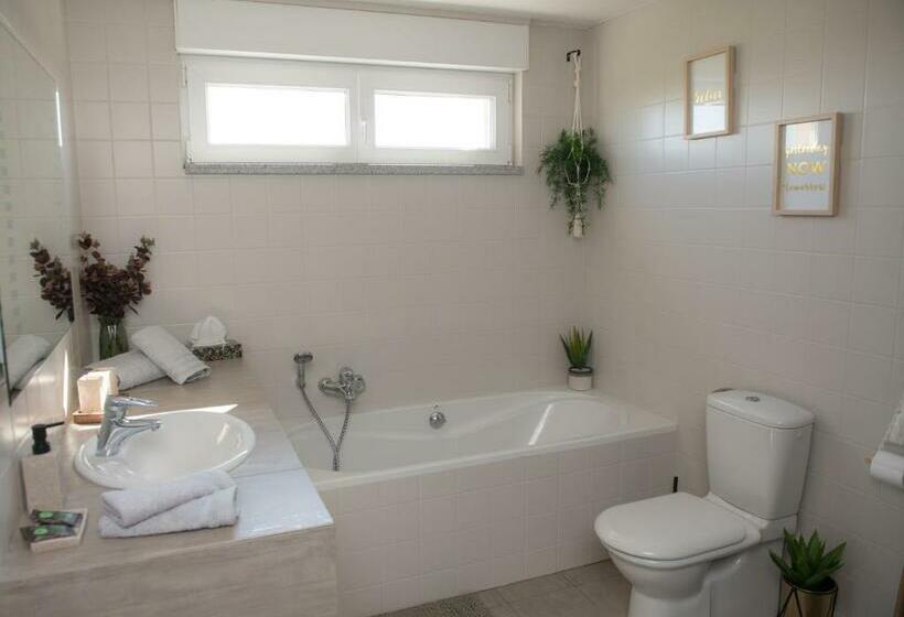 디럭스 룸 킹사이즈 침대, Home By Sab