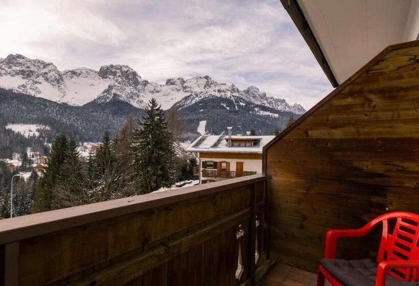 غرفة سوبيريور مزوَّدة بتراس, Dolomiti Di De Martin D Oscar