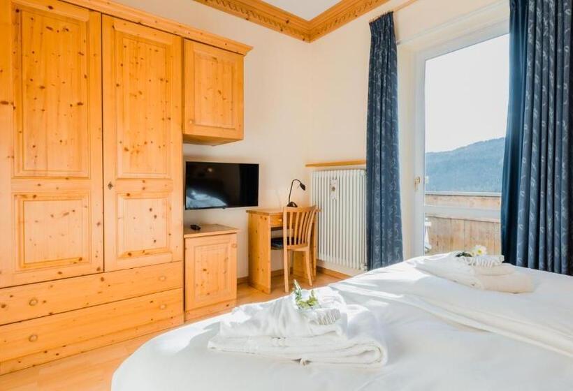 غرفة قياسية مزوَّدة بتراس, Dolomiti Di De Martin D Oscar