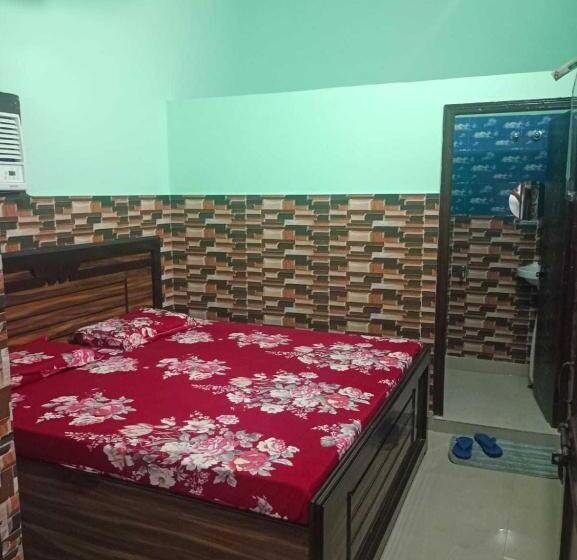 트리플 클래식 룸, Oyo Veeru Guest House