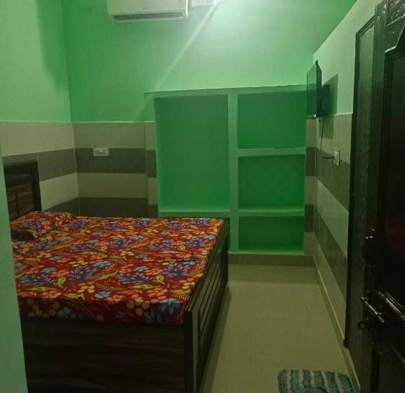 חדר קלאסי לשלושה, Oyo Veeru Guest House