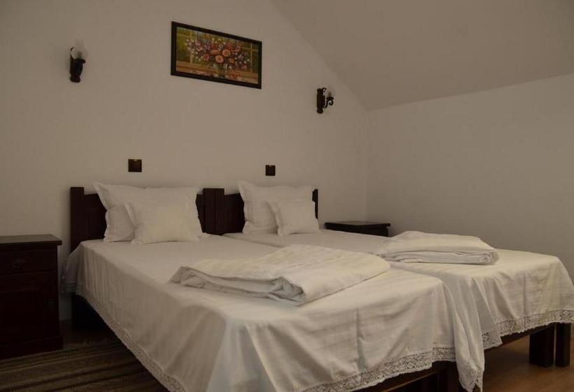 Номер Стандарт, Pensiunea Popasul Codrenilor