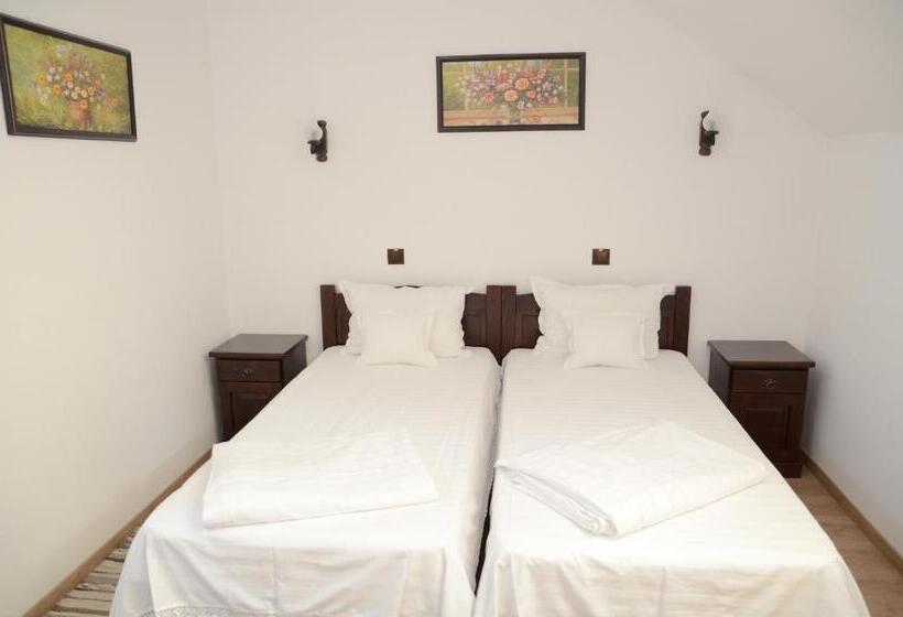 Номер Стандарт, Pensiunea Popasul Codrenilor