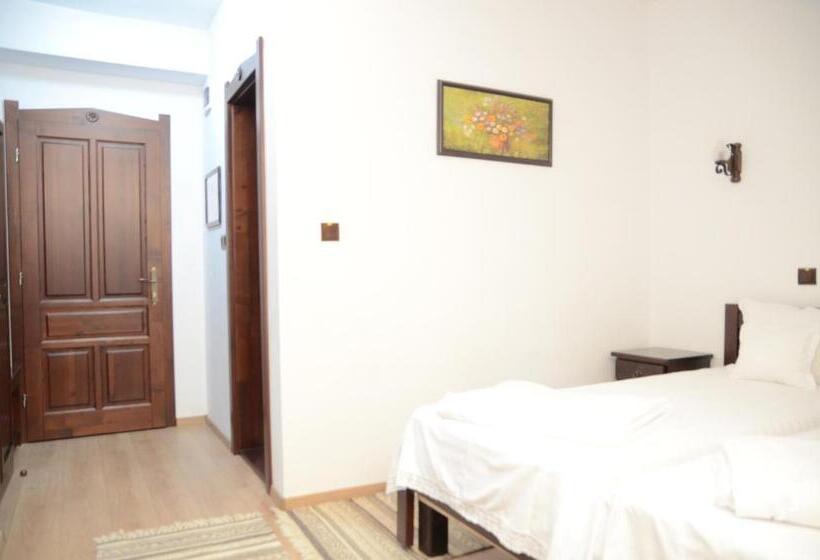 Номер Стандарт, Pensiunea Popasul Codrenilor