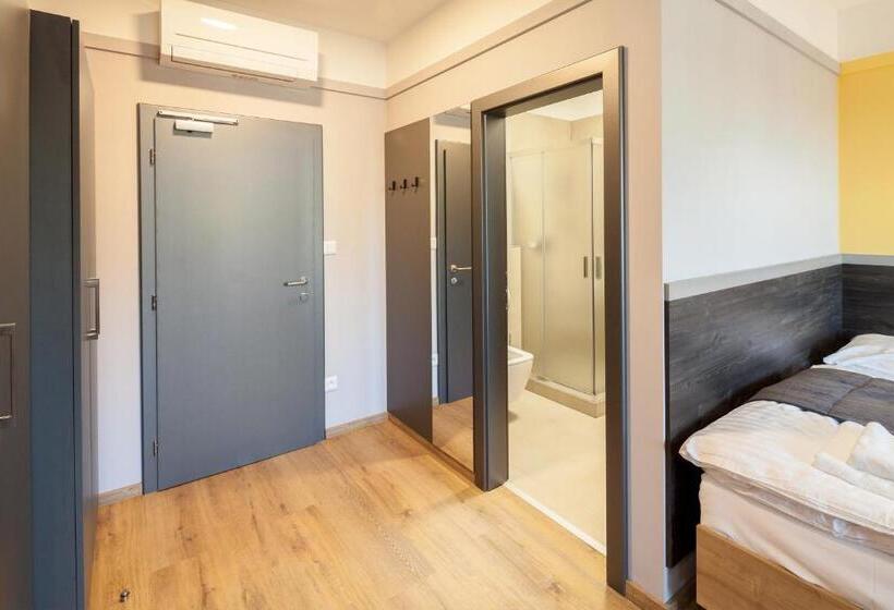 标准间, Tanker Apartments & Bistro čaradice