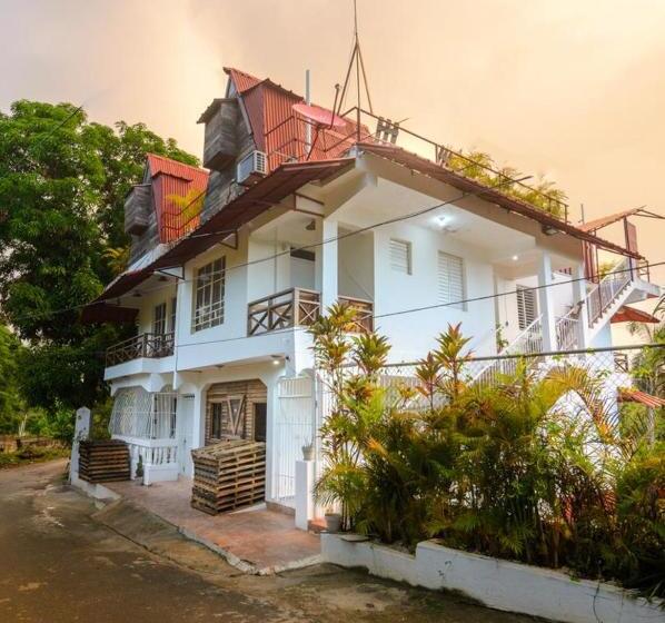 بانگلوی استاندارد, Tinyhouse Samaná