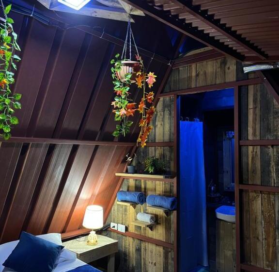 بانگلوی استاندارد, Tinyhouse Samaná