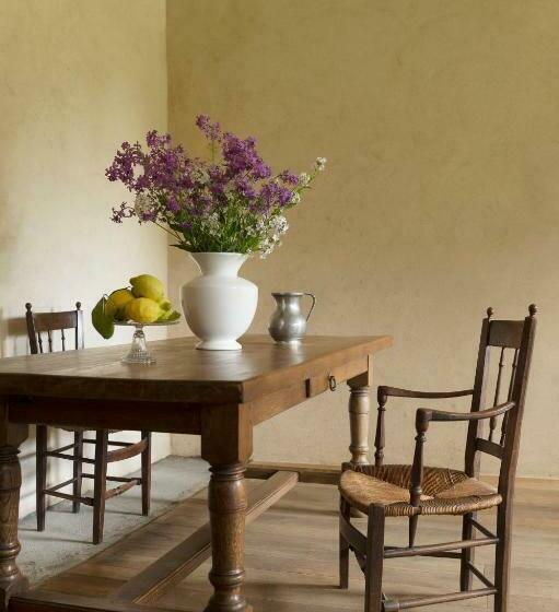 חדר משפחתי, Château De Martigny