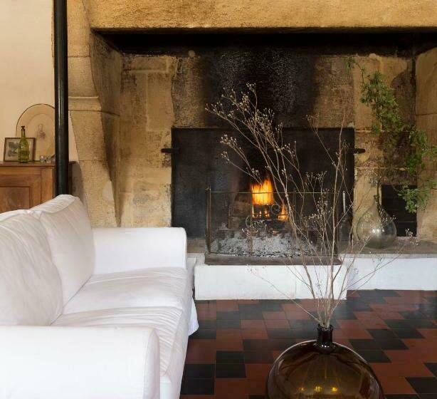 חדר משפחתי, Château De Martigny