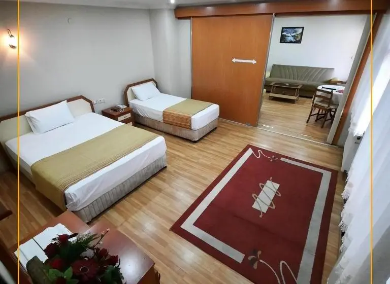 سوییت جونیور, Otel Flash