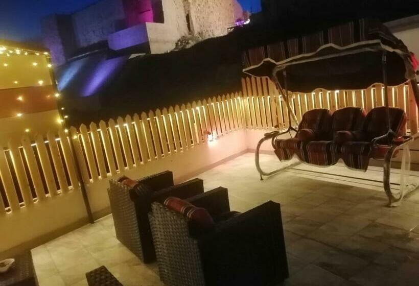 اتاق لوکس سه تخته, Bubble Castle House