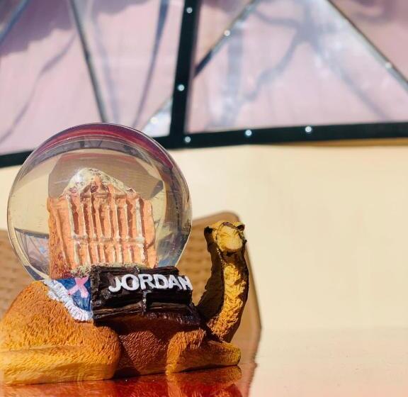 اتاق لوکس سه تخته, Bubble Castle House