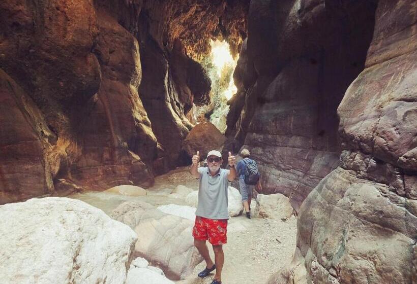 اتاق لوکس سه تخته, Bubble Castle House