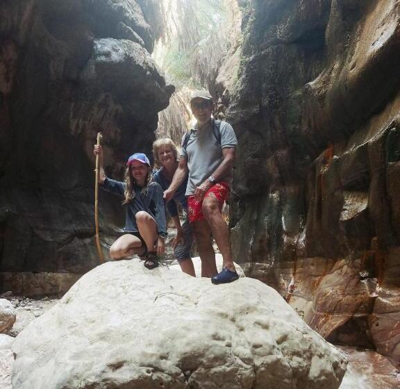 اتاق لوکس سه تخته, Bubble Castle House