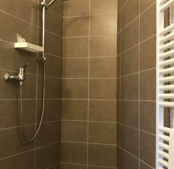 スタンダードルーム, La Sosta Fuori Stazione