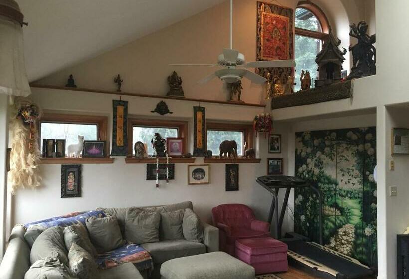 غرفة أساسية, Healing Ponds Farm