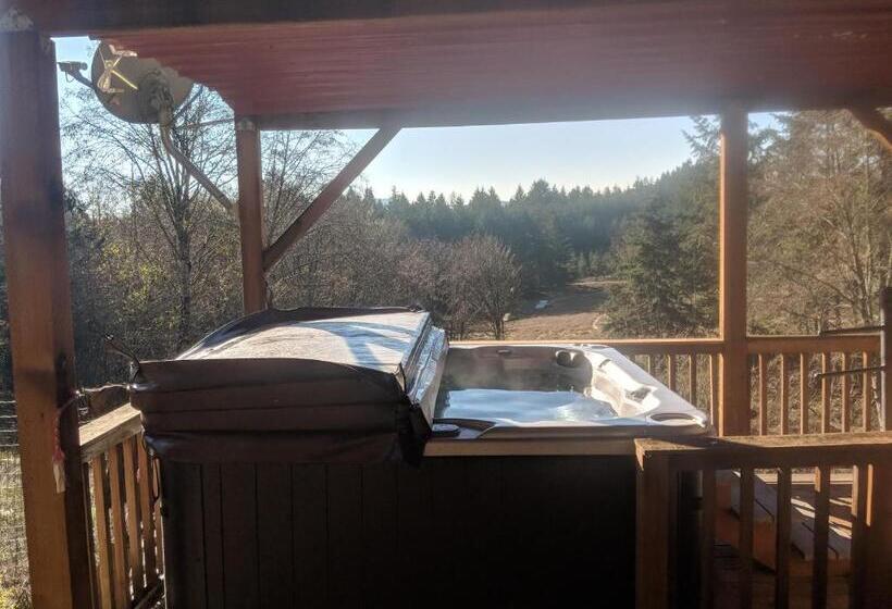 غرفة أساسية, Healing Ponds Farm