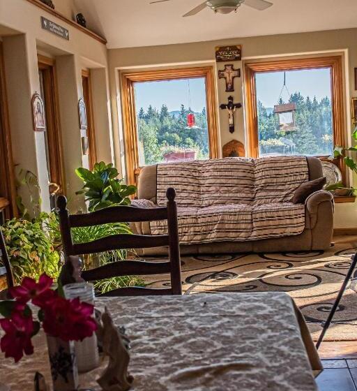 غرفة أساسية, Healing Ponds Farm