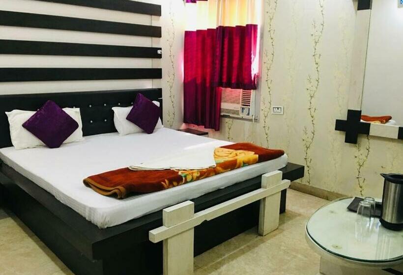 デラックスルーム, Natraj