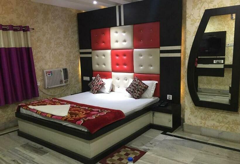 غرفة سوبيريور, Natraj