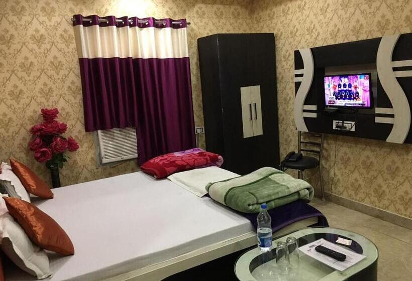 デラックスルーム, Natraj