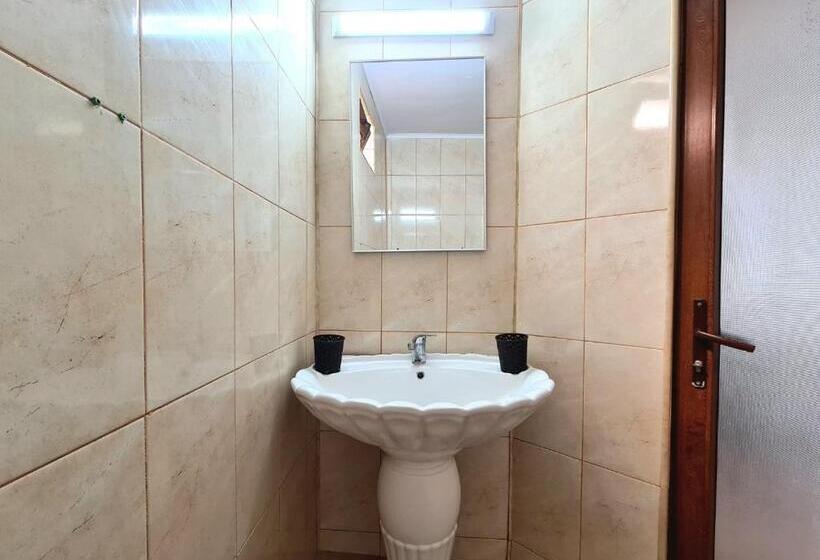 اتاق خانوادگی, Pensiunea Miraj