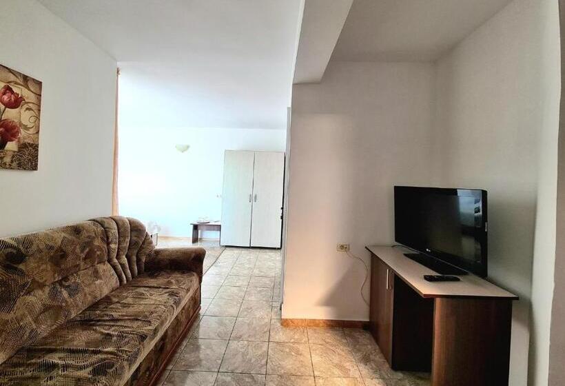 اتاق خانوادگی, Pensiunea Miraj