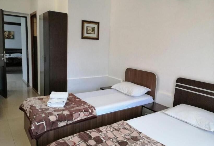 اتاق استاندارد سه تخته با بالکن, Pensiunea Miraj