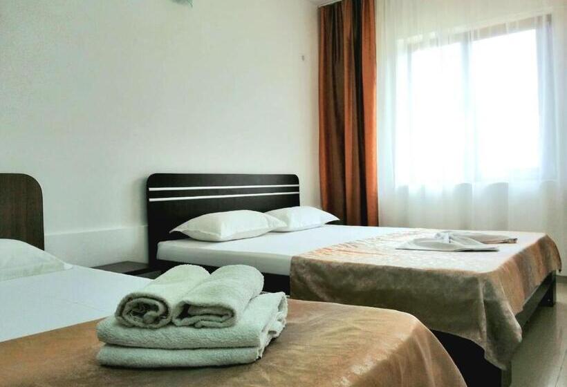 اتاق استاندارد سه تخته با بالکن, Pensiunea Miraj