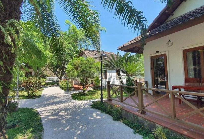 اتاق استاندارد سه تخته با چشم‌انداز باغ, Vuon Xoai Resort