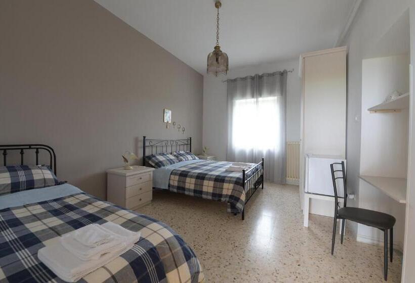 豪华三人间, Agriturismo Masseria Santa Lucia Al Bradano