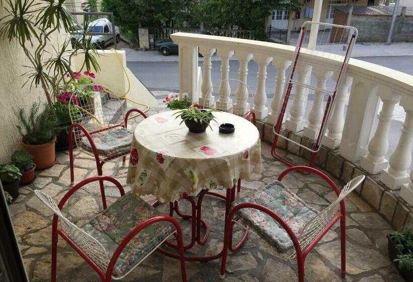 اتاق استاندارد با بالکن, Art Guesthouse