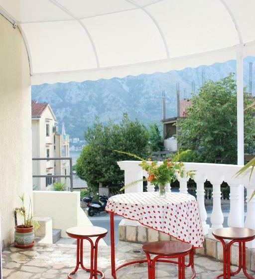 اتاق استاندارد با بالکن, Art Guesthouse