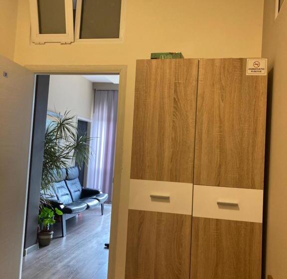 اتاق اکونومی, Art Guesthouse