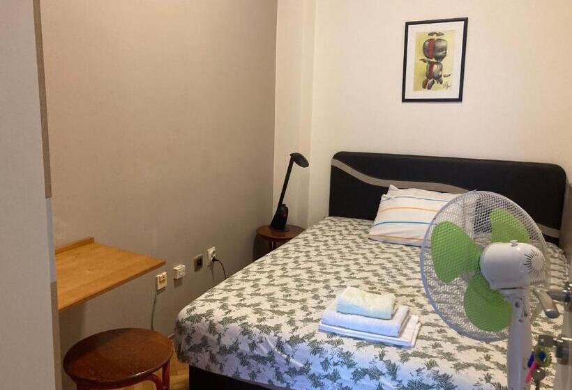 اتاق اکونومی, Art Guesthouse