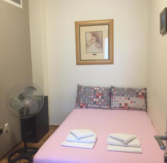 اتاق اکونومی, Art Guesthouse