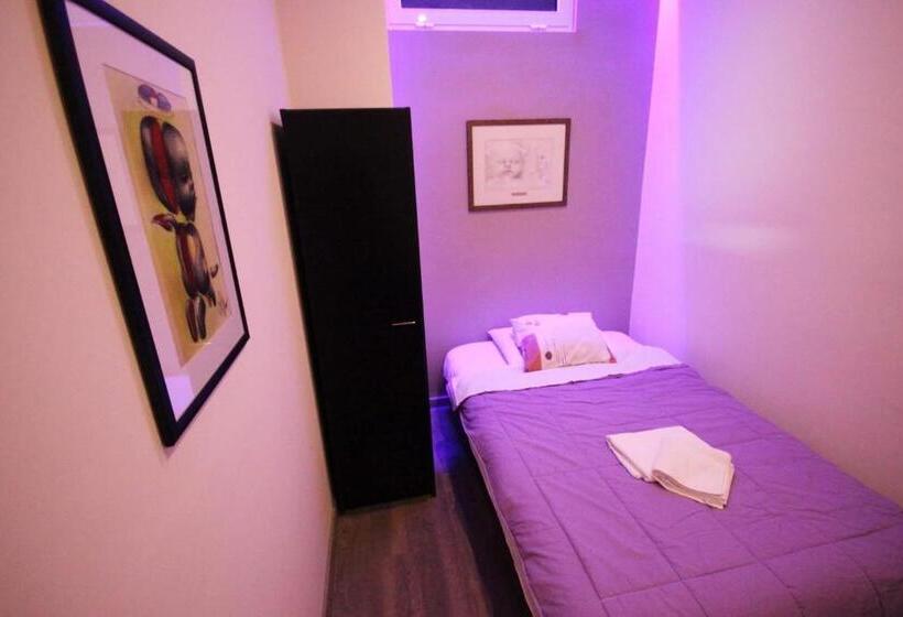 اتاق اکونومی, Art Guesthouse